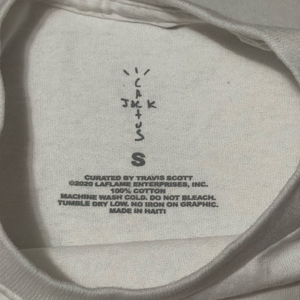 𝚃𝚛𝚊𝚟𝚒𝚜 𝚂𝚌𝚘𝚝𝚝 𝙲𝙹 𝚃-𝚂𝚑𝚒𝚛𝚝 (𝚂𝙼𝙰𝙻𝙻) - Picture 3 of 3